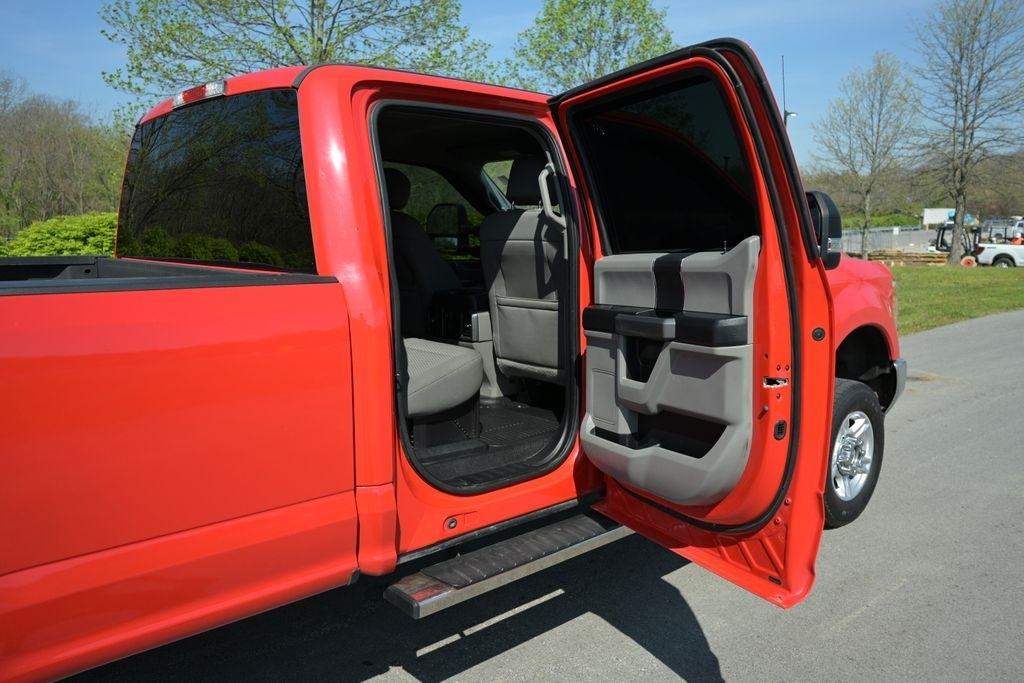 Ford Super Duty F-250 SRW King Ranch 4WD Crew Cab 8' Box 2017