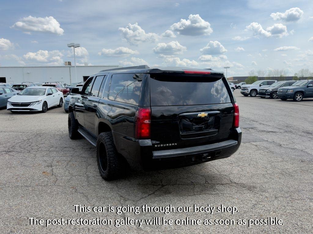 Chevrolet Suburban 4WD 4dr 1500 LT 2016