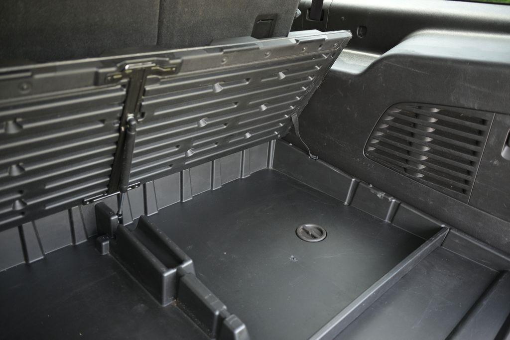 Chevrolet Suburban 4WD 4dr 1500 LT 2016