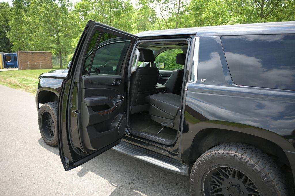 Chevrolet Suburban 4WD 4dr 1500 LT 2016
