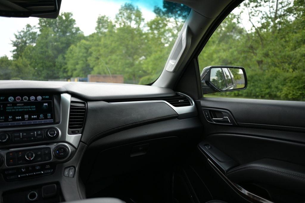 Chevrolet Suburban 4WD 4dr 1500 LT 2016
