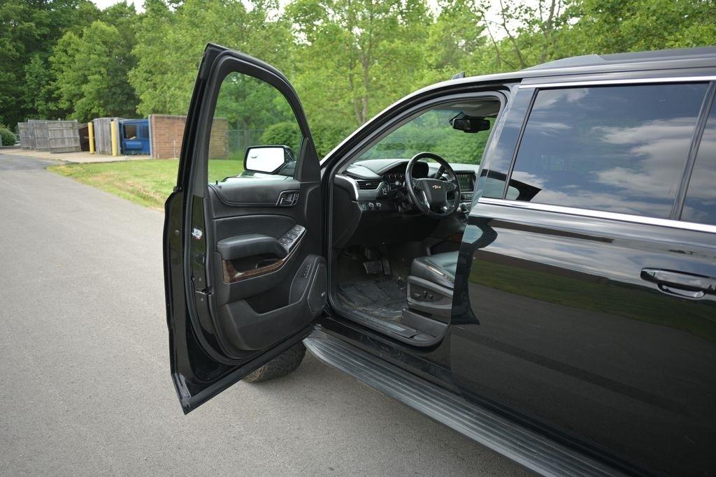 Chevrolet Suburban 4WD 4dr 1500 LT 2016