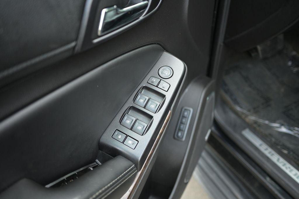 Chevrolet Suburban 4WD 4dr 1500 LT 2016