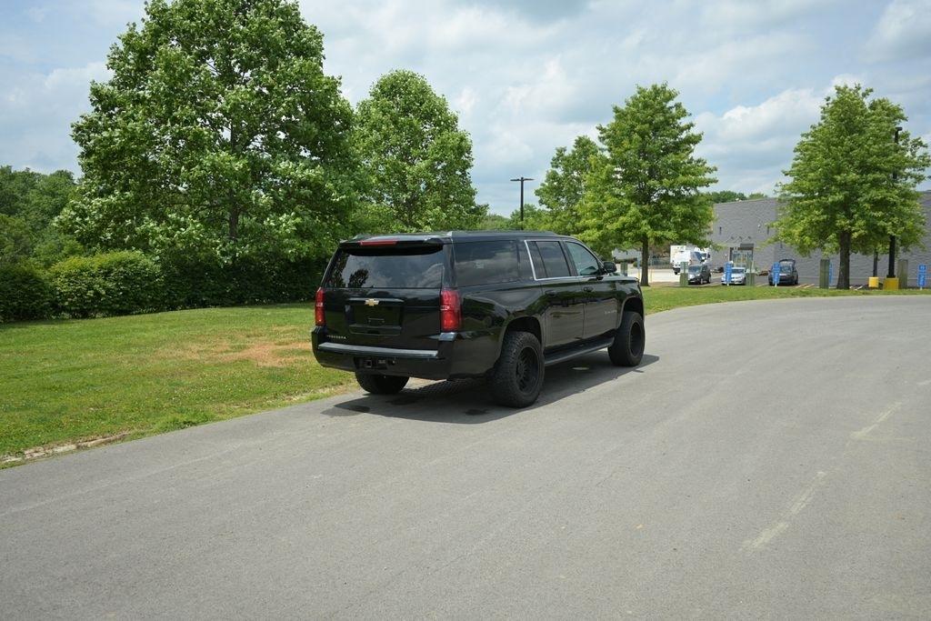 Chevrolet Suburban 4WD 4dr 1500 LT 2016