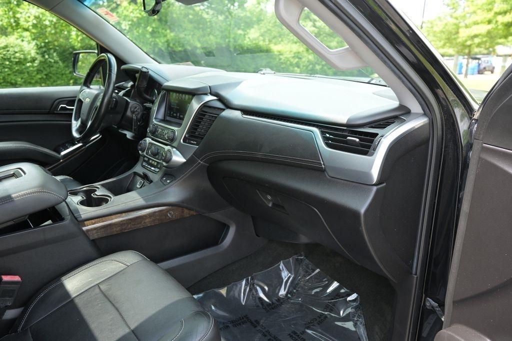 Chevrolet Suburban 4WD 4dr 1500 LT 2016
