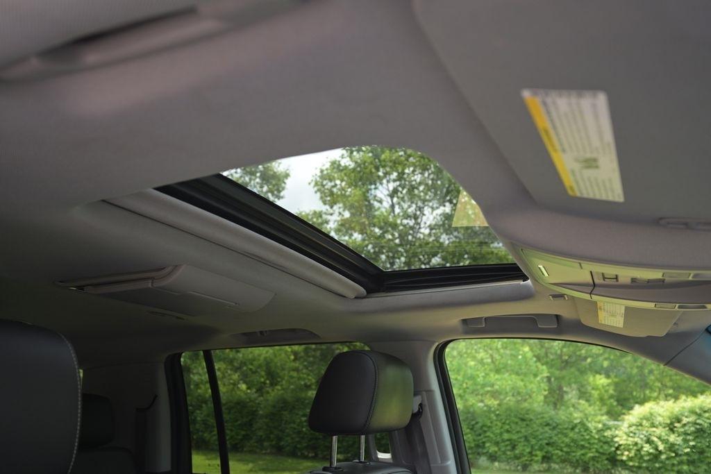 Chevrolet Suburban 4WD 4dr 1500 LT 2016
