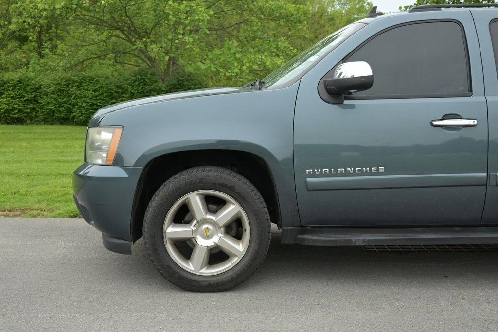 Chevrolet Avalanche 4WD Crew Cab 130" LTZ 2008
