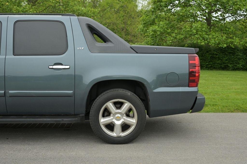 Chevrolet Avalanche 4WD Crew Cab 130" LTZ 2008