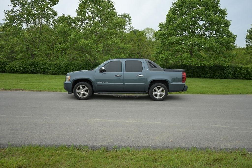 Chevrolet Avalanche 4WD Crew Cab 130" LTZ 2008
