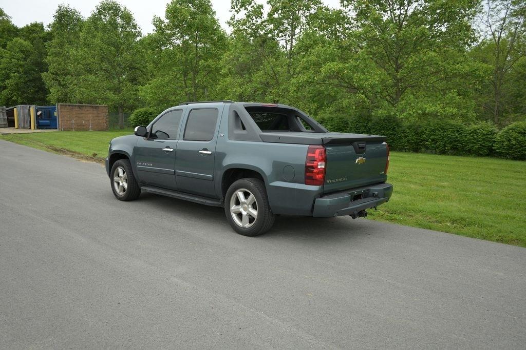 Chevrolet Avalanche 4WD Crew Cab 130" LTZ 2008