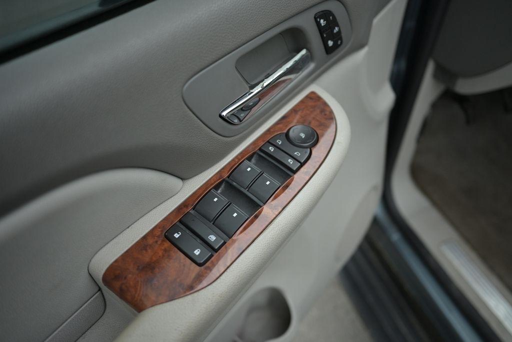 Chevrolet Avalanche 4WD Crew Cab 130" LTZ 2008