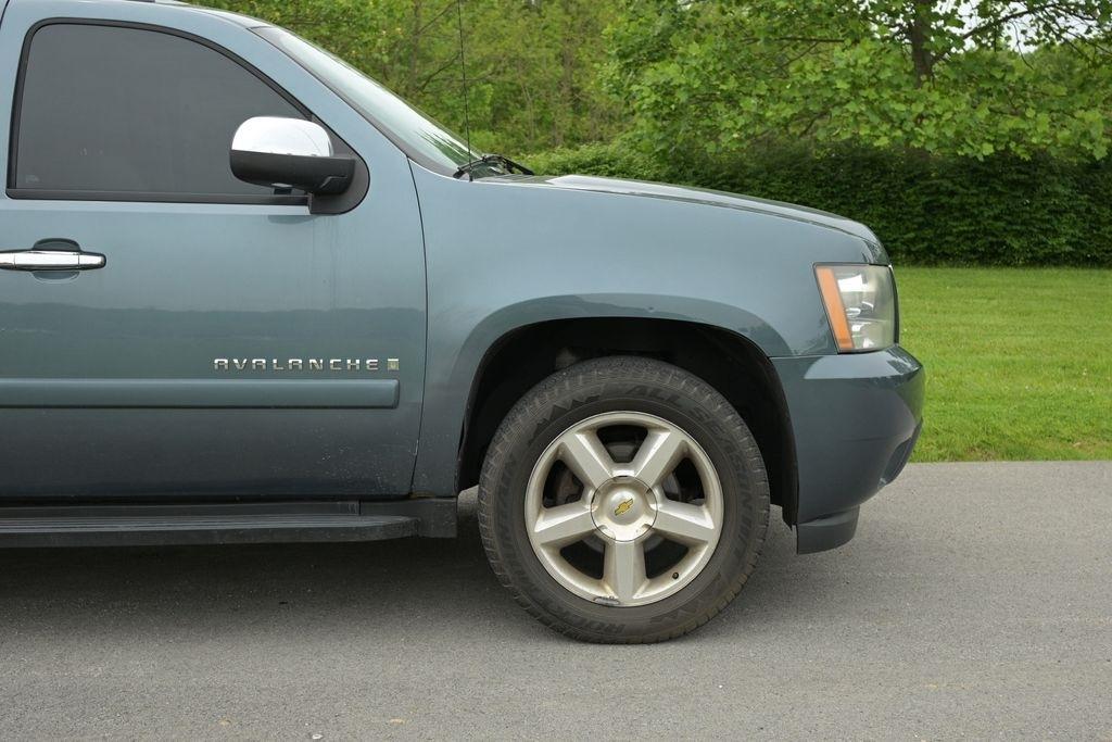 Chevrolet Avalanche 4WD Crew Cab 130" LTZ 2008