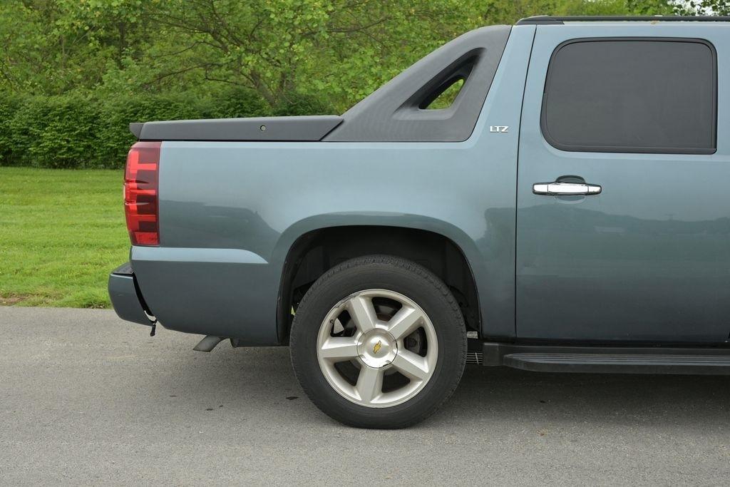 Chevrolet Avalanche 4WD Crew Cab 130" LTZ 2008
