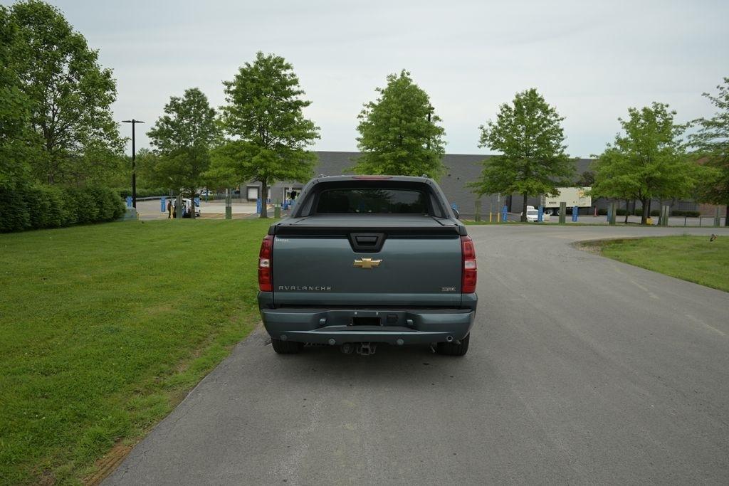 Chevrolet Avalanche 4WD Crew Cab 130" LTZ 2008