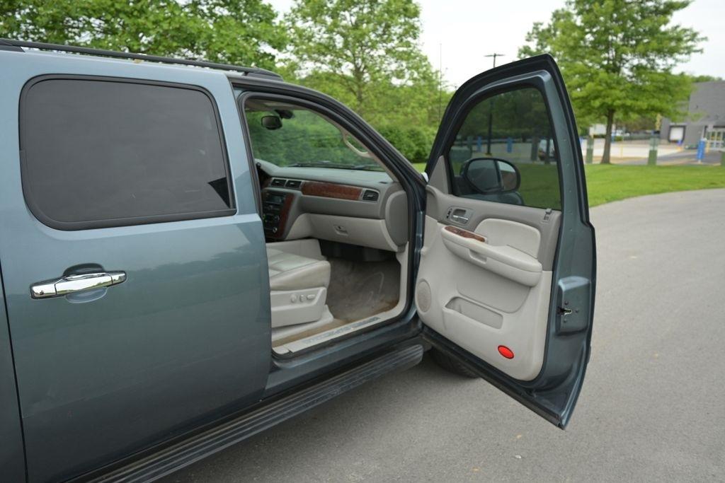 Chevrolet Avalanche 4WD Crew Cab 130" LTZ 2008