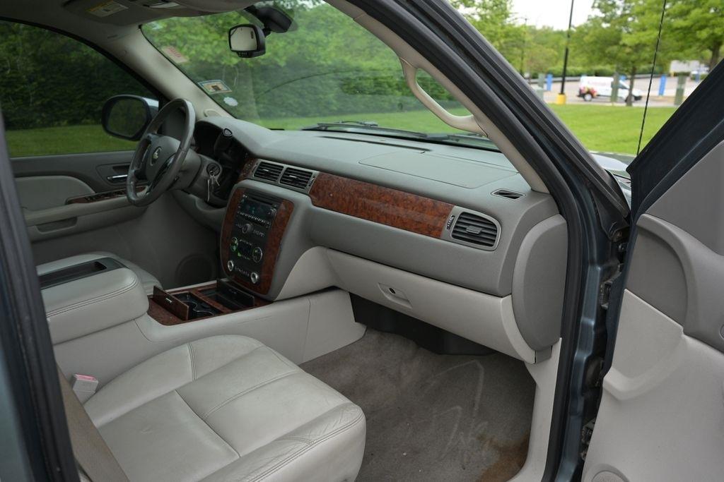 Chevrolet Avalanche 4WD Crew Cab 130" LTZ 2008