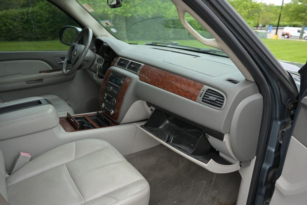 Chevrolet Avalanche 4WD Crew Cab 130" LTZ 2008