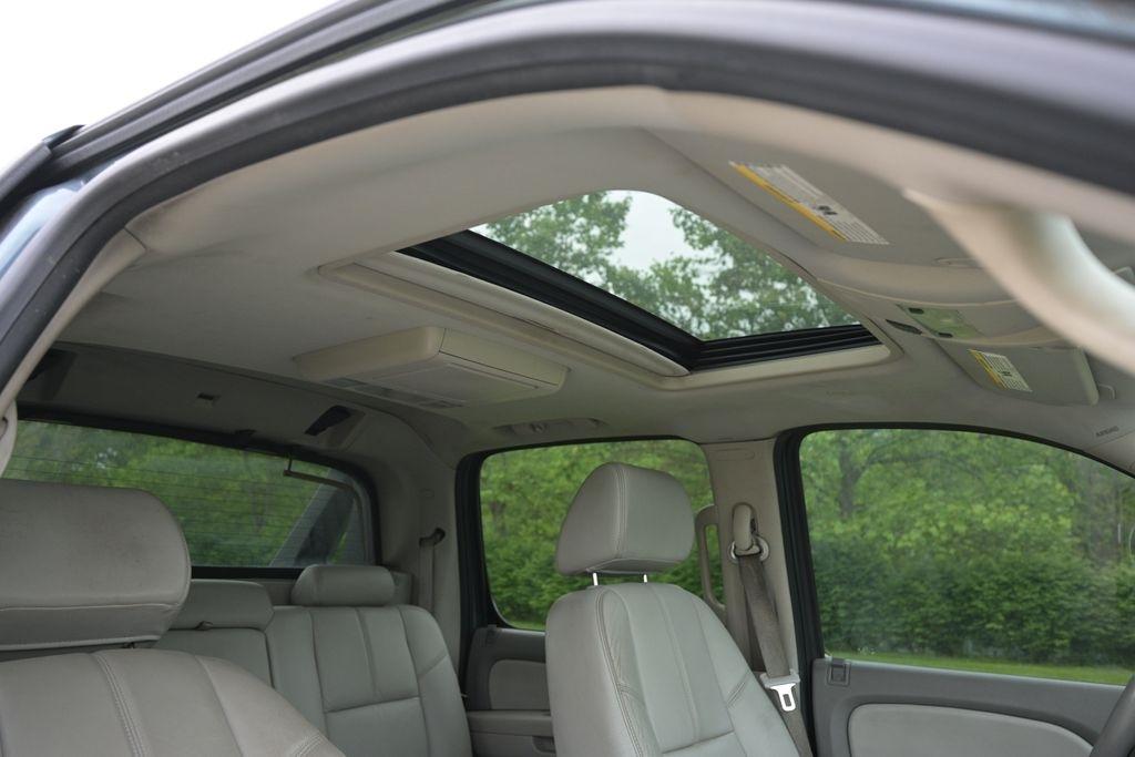 Chevrolet Avalanche 4WD Crew Cab 130" LTZ 2008