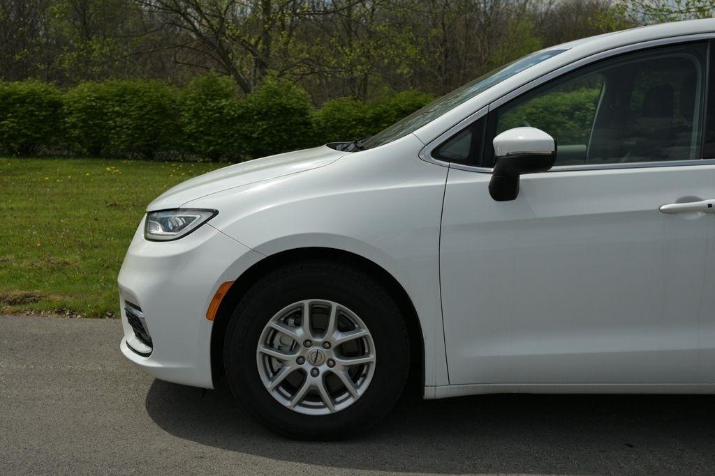 Chrysler Pacifica Touring L FWD 2023