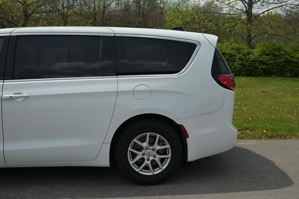 Chrysler Pacifica Touring L FWD 2023