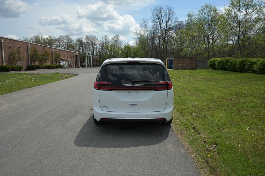 Chrysler Pacifica Touring L FWD 2023