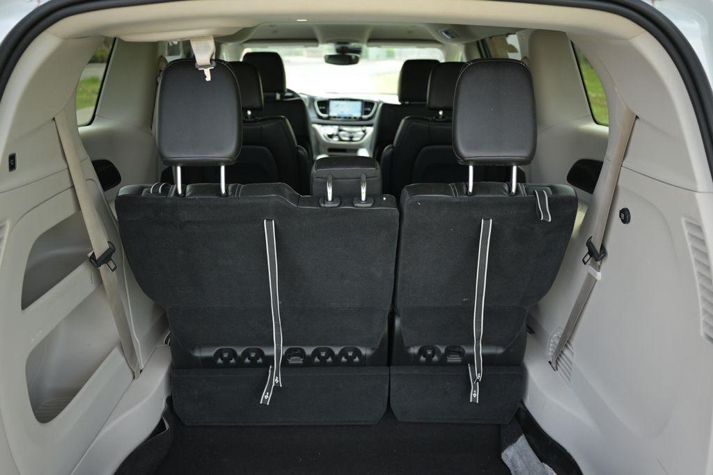 Chrysler Pacifica Touring L FWD 2023