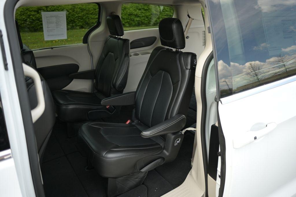 Chrysler Pacifica Touring L FWD 2023