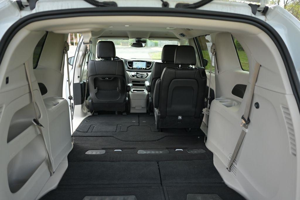 Chrysler Pacifica Touring L FWD 2023