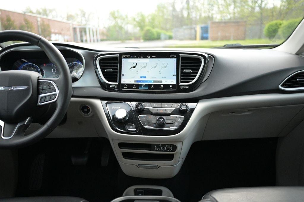 Chrysler Pacifica Touring L FWD 2023