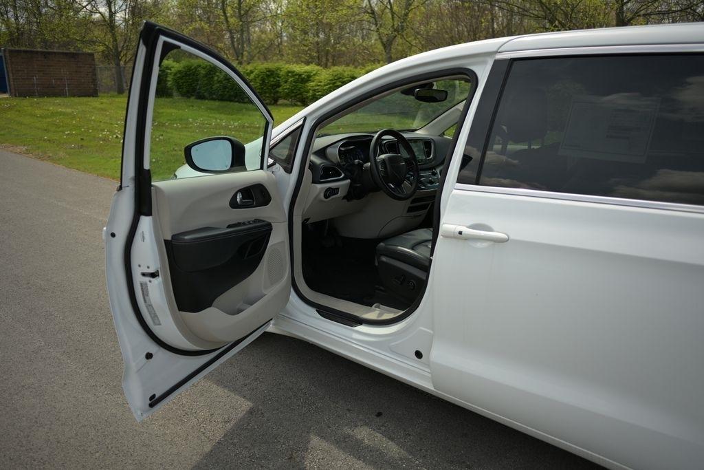 Chrysler Pacifica Touring L FWD 2023