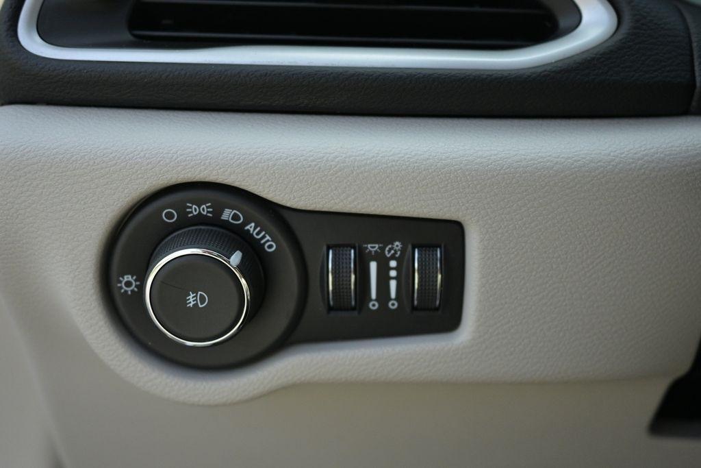 Chrysler Pacifica Touring L FWD 2023