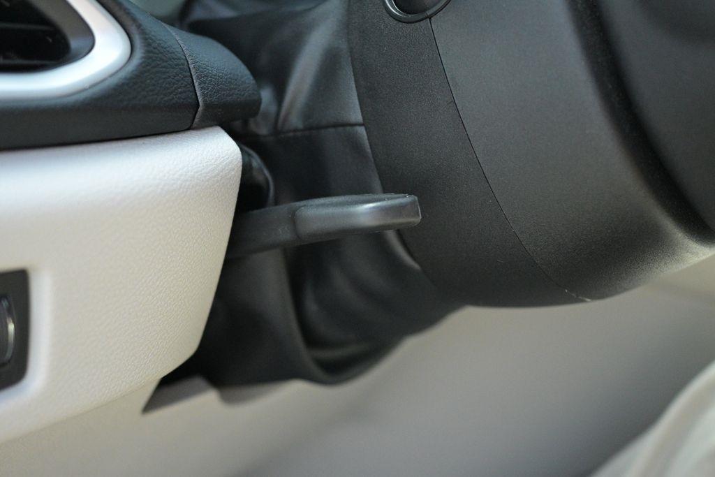 Chrysler Pacifica Touring L FWD 2023