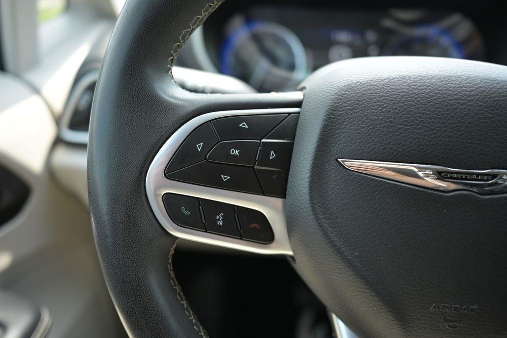 Chrysler Pacifica Touring L FWD 2023