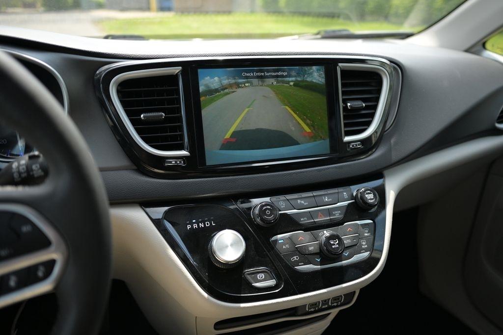 Chrysler Pacifica Touring L FWD 2023