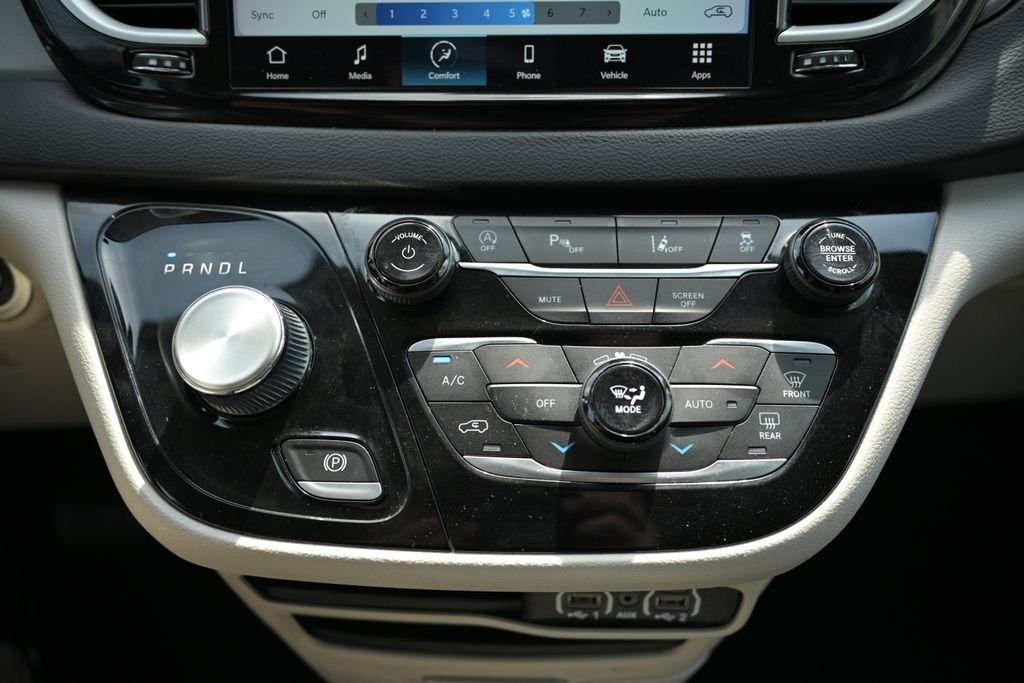 Chrysler Pacifica Touring L FWD 2023