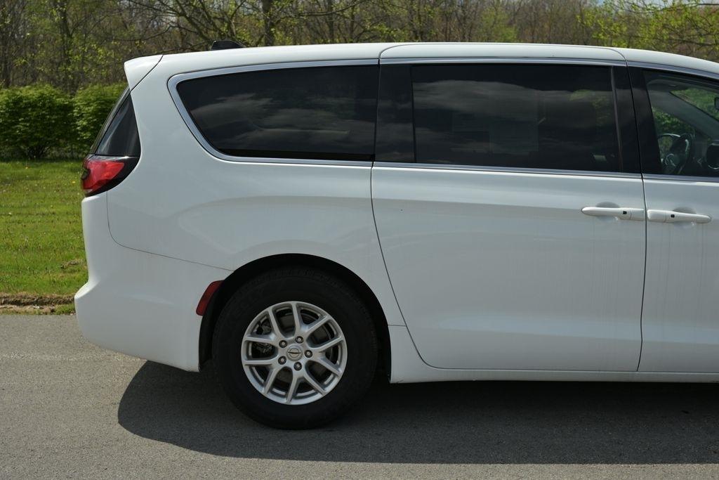 Chrysler Pacifica Touring L FWD 2023