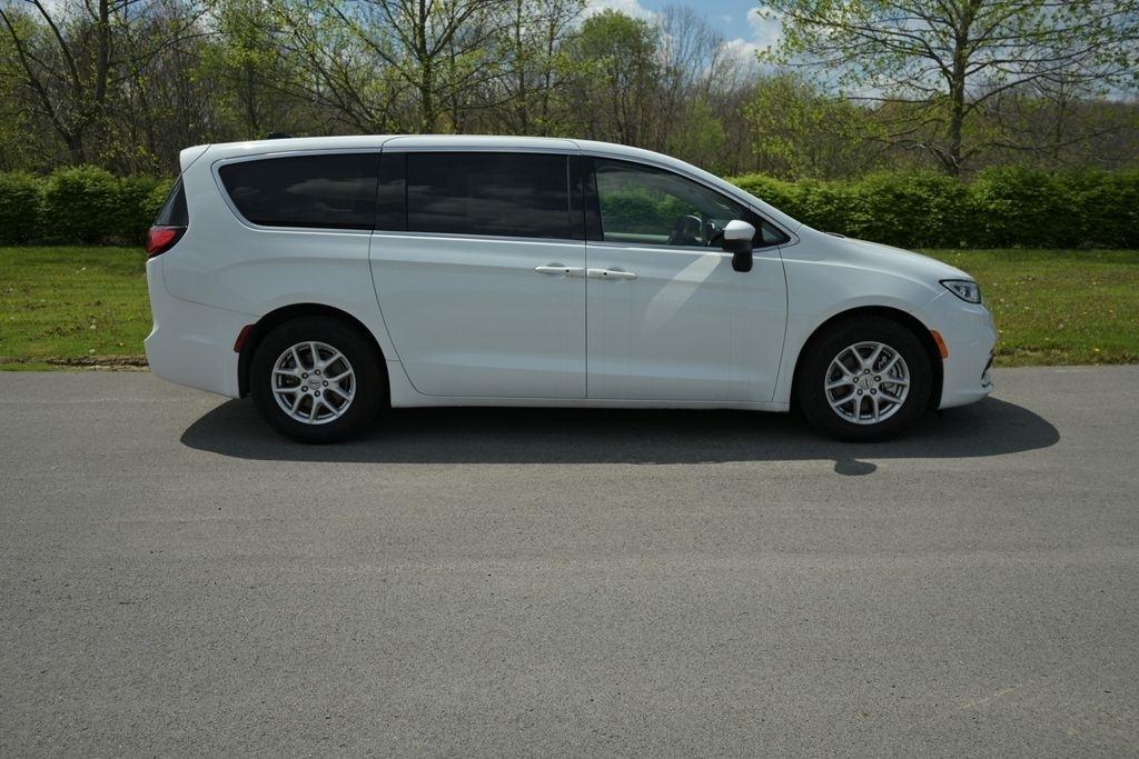 Chrysler Pacifica Touring L FWD 2023