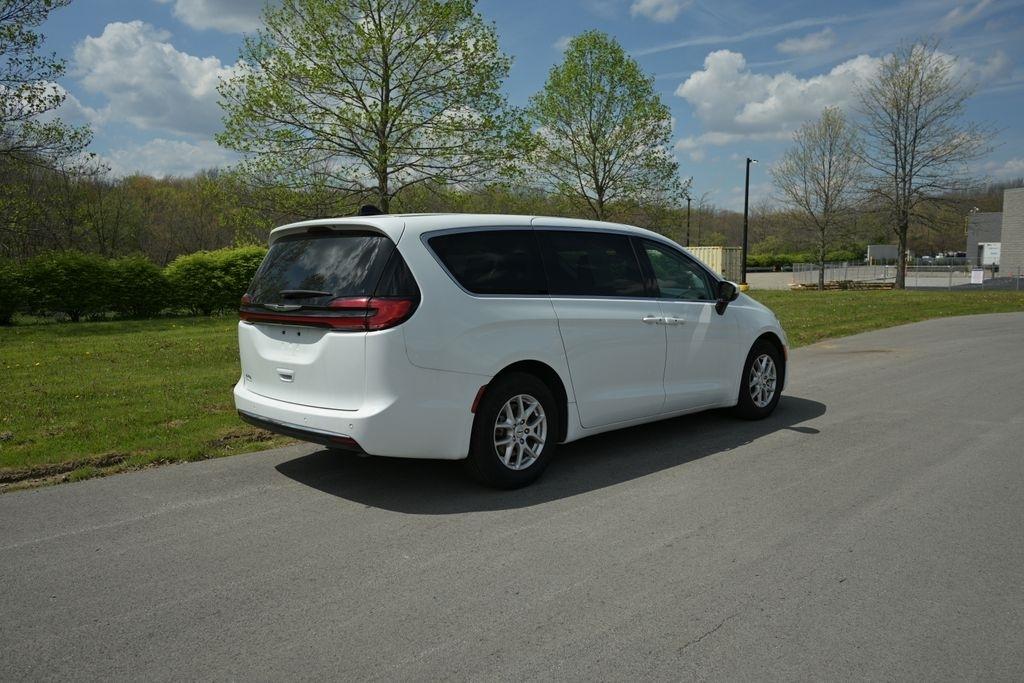 Chrysler Pacifica Touring L FWD 2023