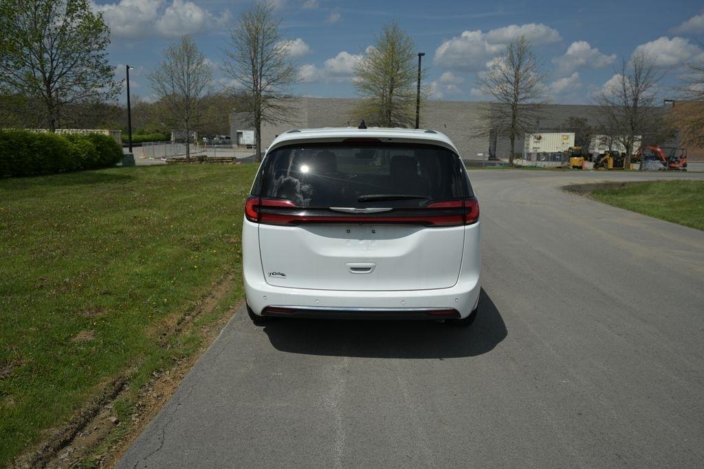 Chrysler Pacifica Touring L FWD 2023