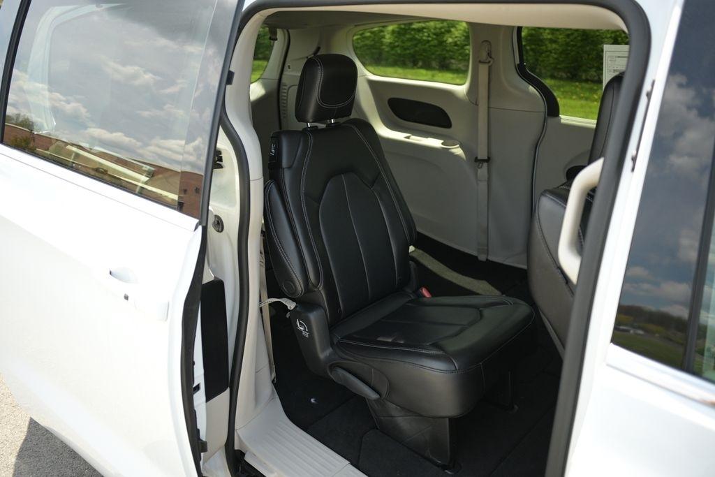 Chrysler Pacifica Touring L FWD 2023