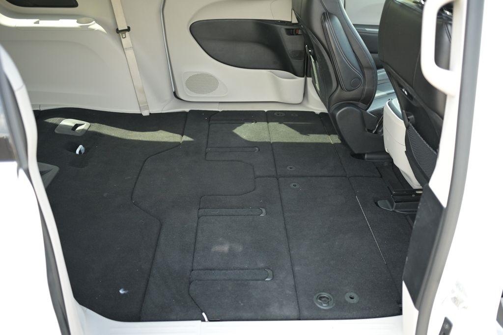 Chrysler Pacifica Touring L FWD 2023