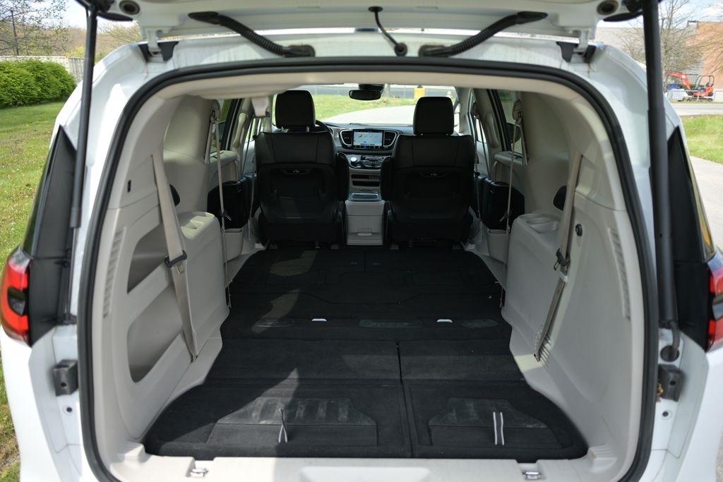 Chrysler Pacifica Touring L FWD 2023