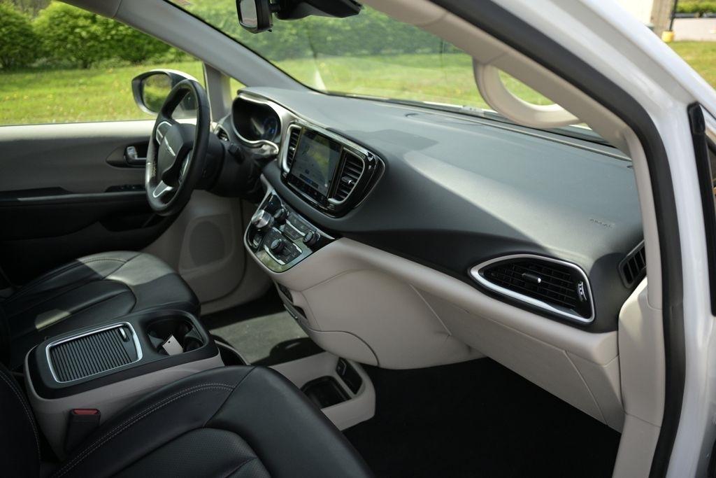 Chrysler Pacifica Touring L FWD 2023