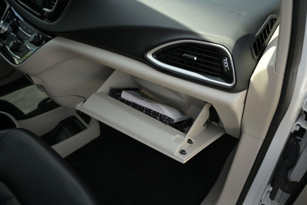 Chrysler Pacifica Touring L FWD 2023