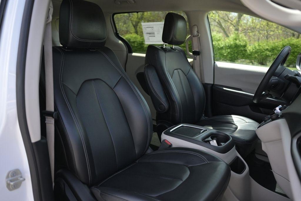 Chrysler Pacifica Touring L FWD 2023