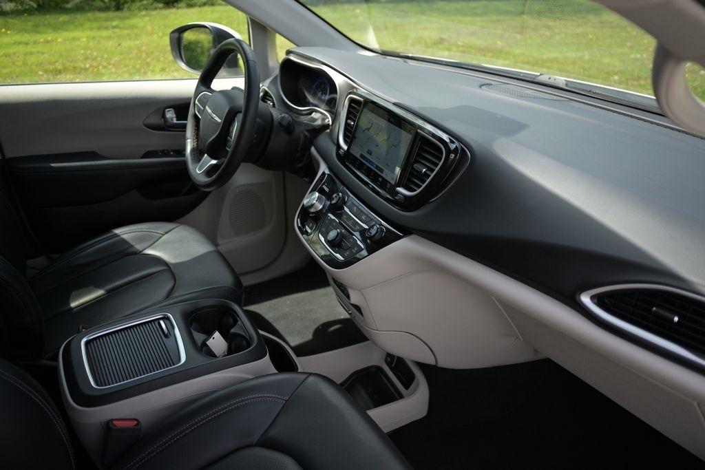 Chrysler Pacifica Touring L FWD 2023