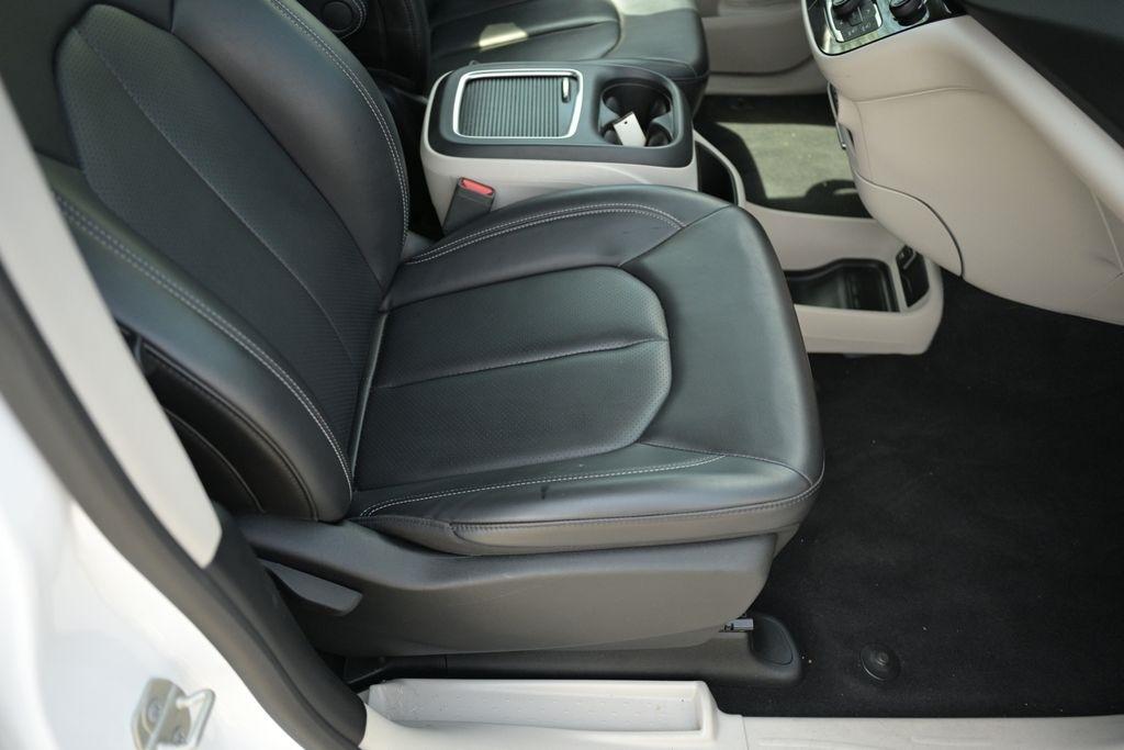 Chrysler Pacifica Touring L FWD 2023