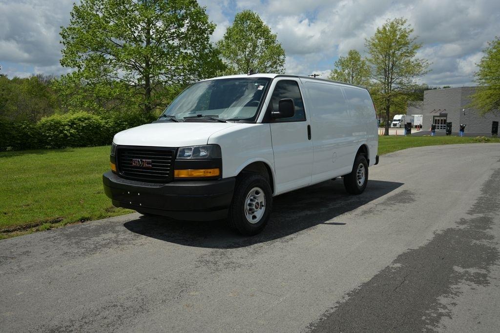 2023 GMC Savana 2500's photo