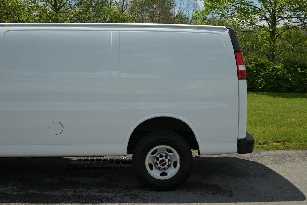 GMC Savana Cargo Van RWD 2500 135" 2023