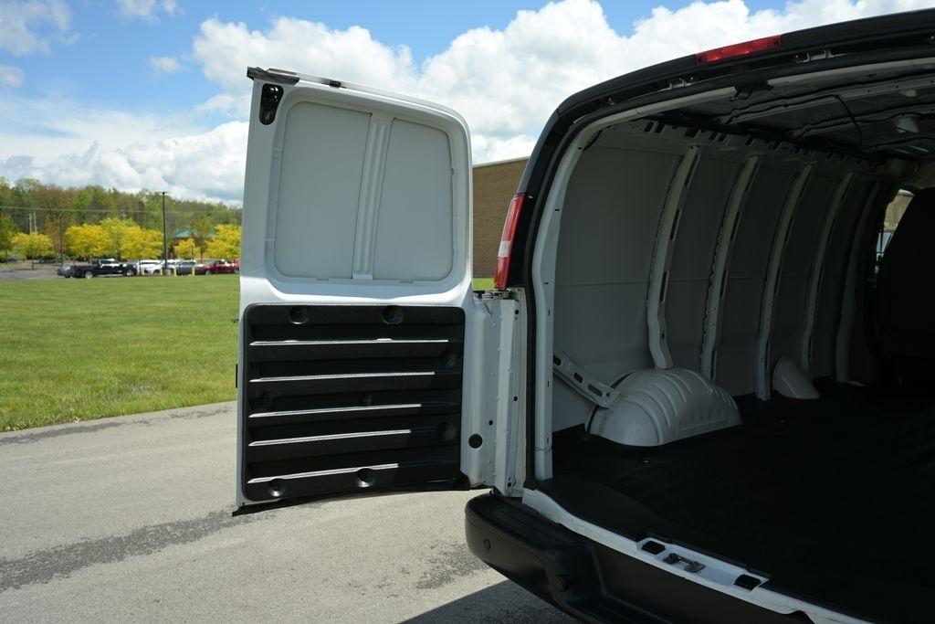 GMC Savana Cargo Van RWD 2500 135" 2023